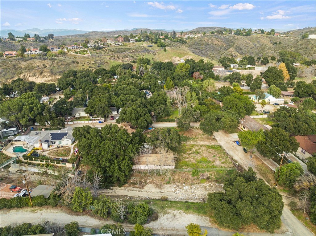 24811 Meadview Avenue Newhall, CA 91321 - Photo 7 of 73