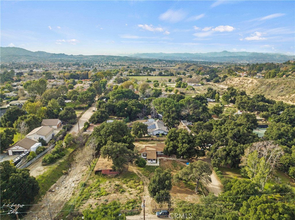 24811 Meadview Avenue Newhall, CA 91321 - Photo 10 of 73