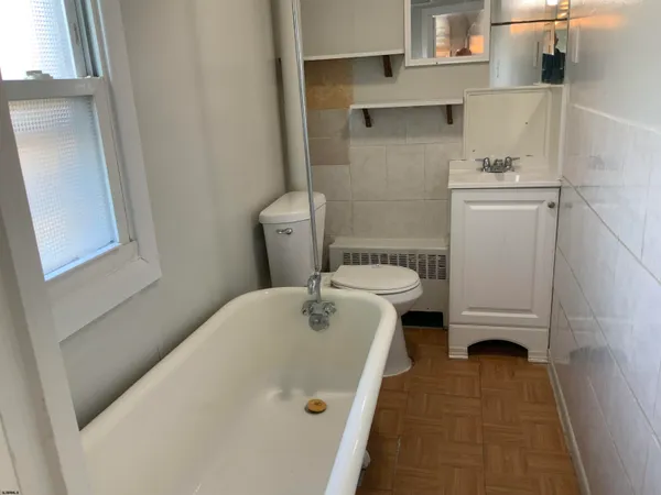 $2,050 | 42 East Greenfield Avenue, Pleasantville, NJ 08232