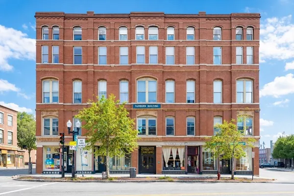 $2,400 | 10 Kearney Square, Unit 407, Lowell, MA 01852