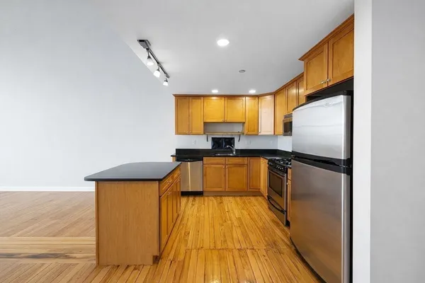 $2,400 | 10 Kearney Square, Unit 407, Lowell, MA 01852