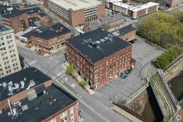 $2,400 | 10 Kearney Square, Unit 407, Lowell, MA 01852