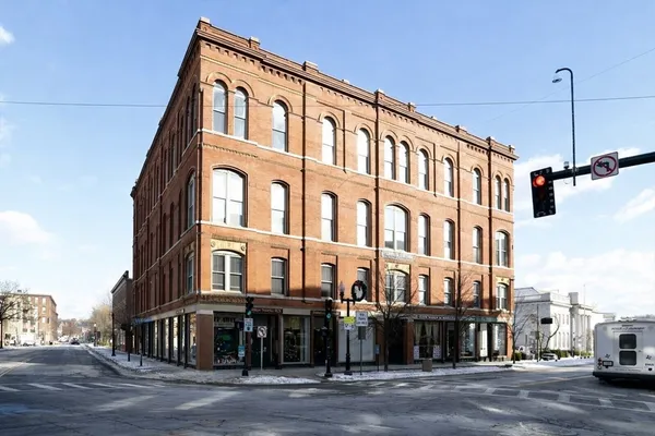 $2,400 | 10 Kearney Square, Unit 407, Lowell, MA 01852