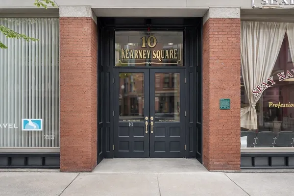 $2,400 | 10 Kearney Square, Unit 407, Lowell, MA 01852