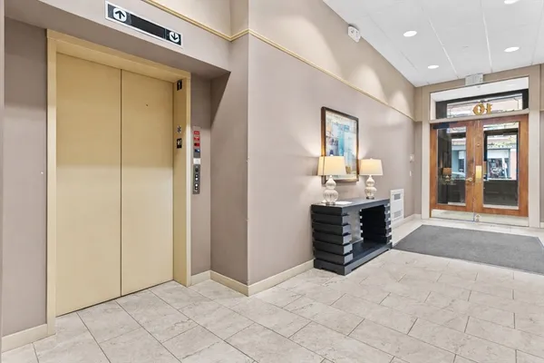 $2,400 | 10 Kearney Square, Unit 407, Lowell, MA 01852