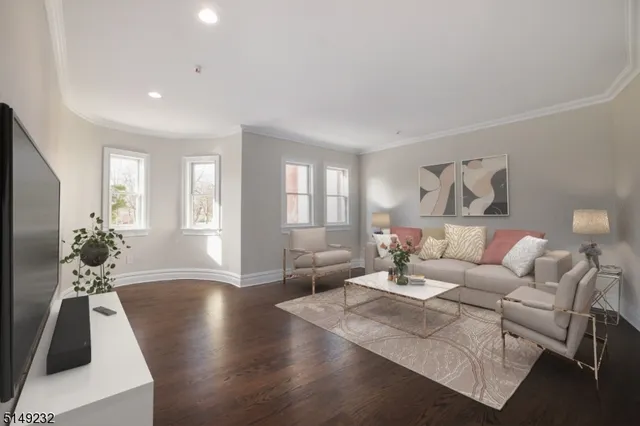 $3,800 | 174 Main Street, Unit 2, Madison, NJ 07940