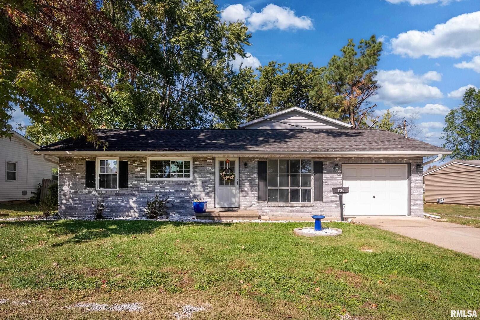 1206 West Goodall Street Marion, IL 62959 - Photo 1 of 30