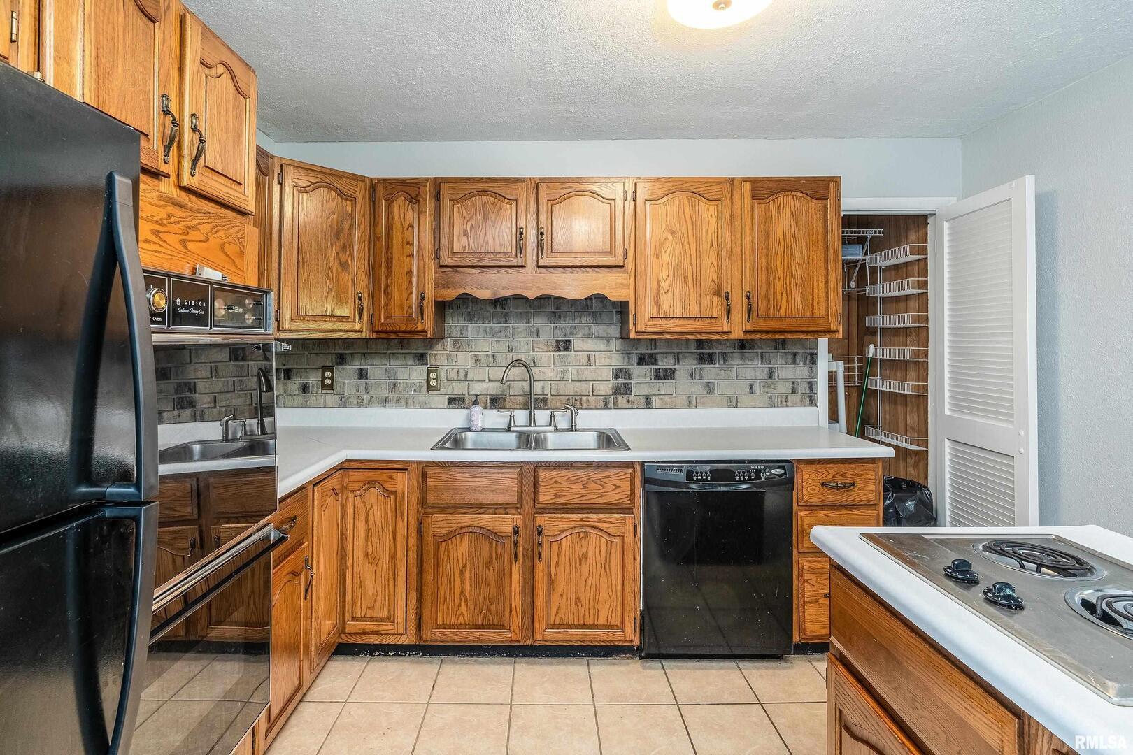 1206 West Goodall Street Marion, IL 62959 - Photo 7 of 30