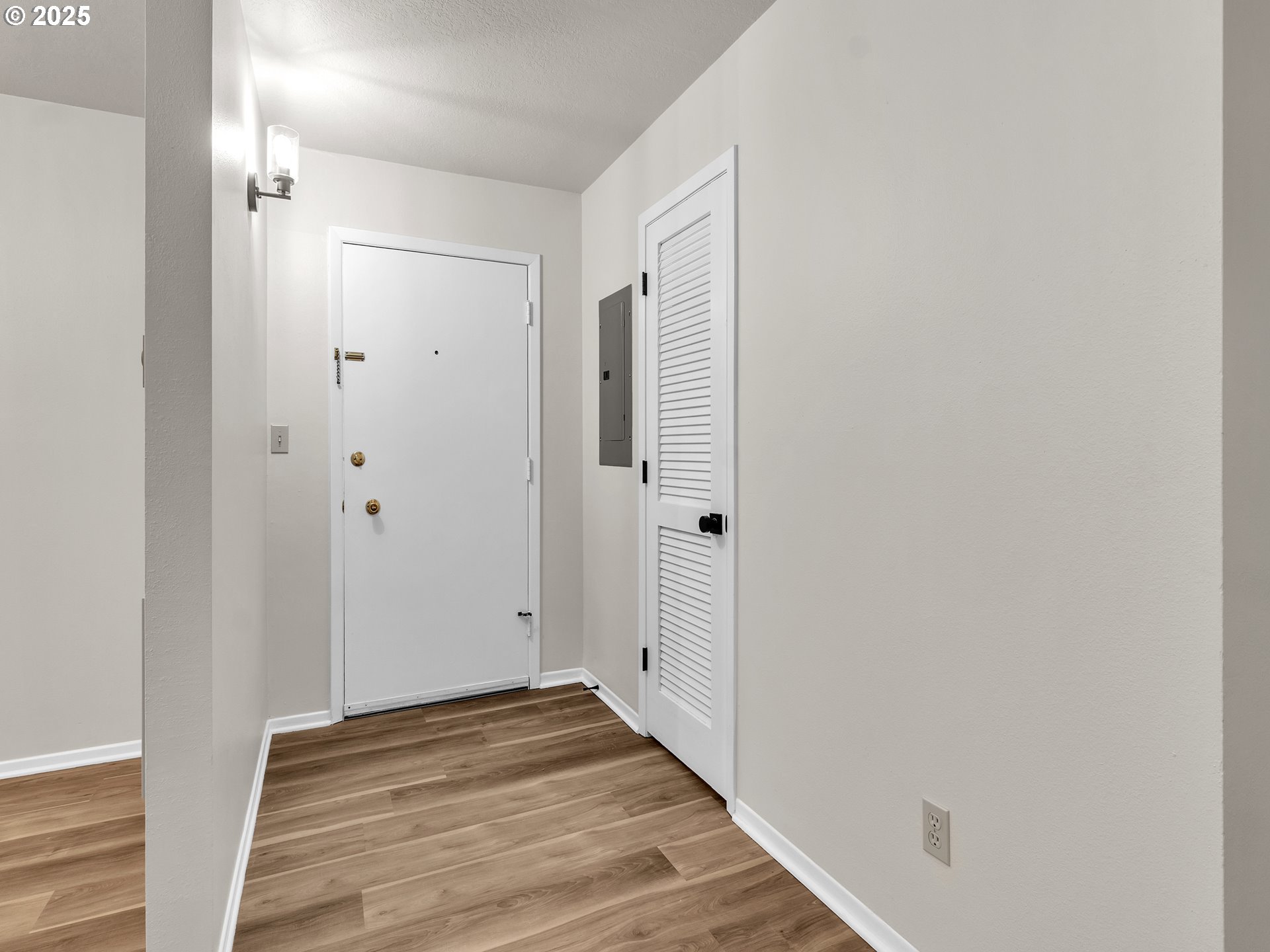 4460 Southwest Scholls Ferry Road, Unit 24 Portland, OR 97225 - Photo 4 of 35 Gallery Image 4