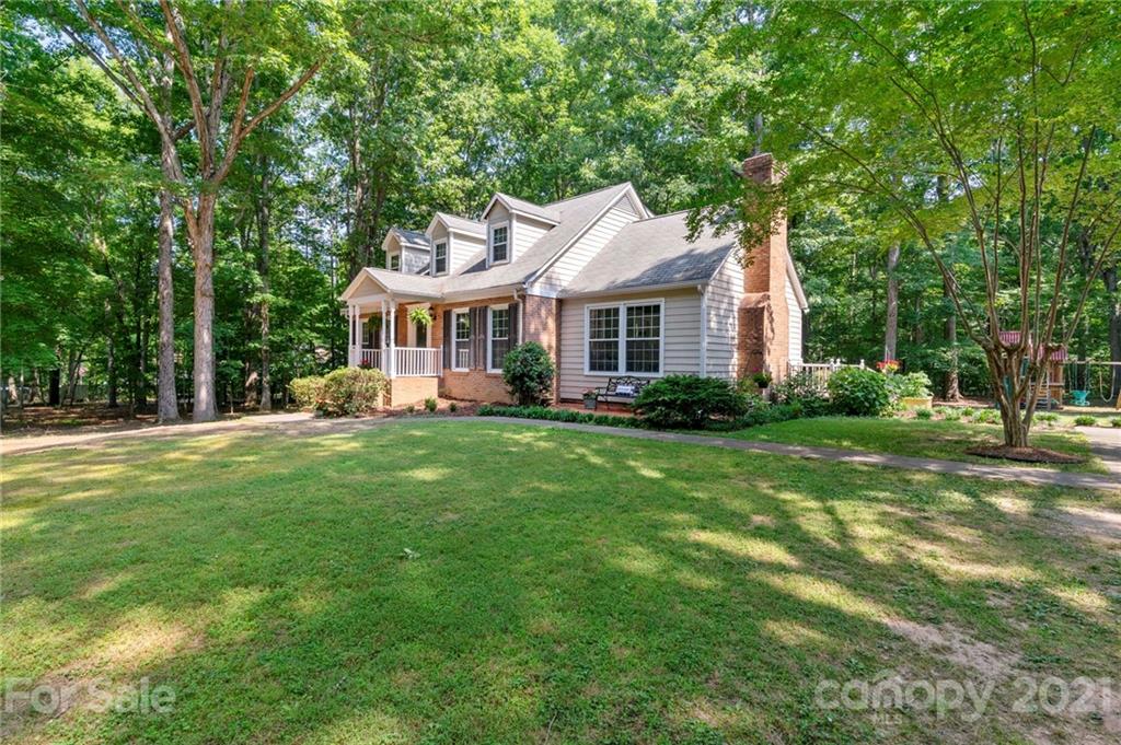 224 Raintree Drive Matthews, NC 28104 - Photo 3 of 48 a front view of house with yard and green space