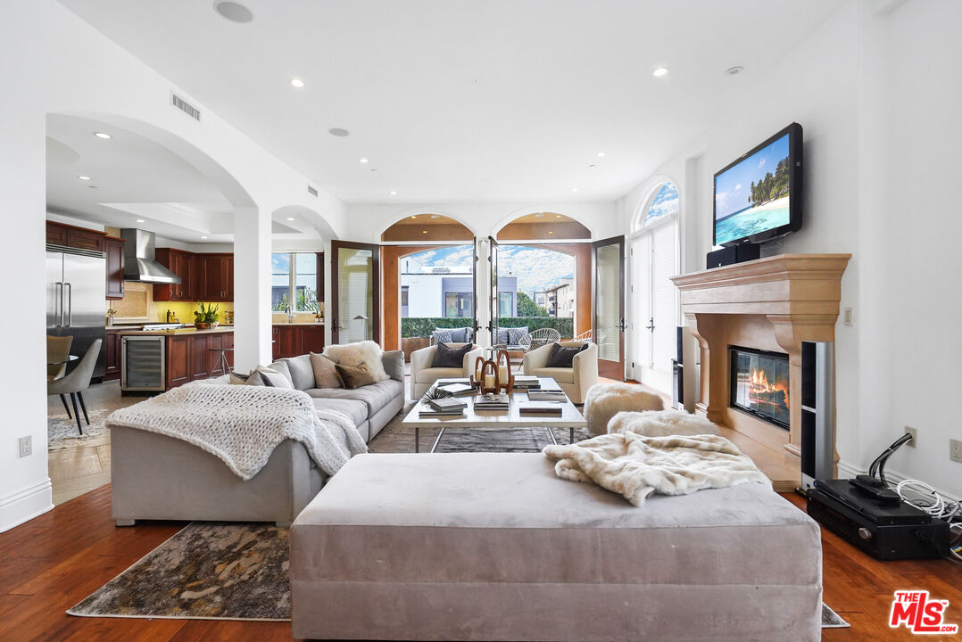 420 South Hamel Road, Unit PH1 Los Angeles, CA 90048 - Photo 3 of 30