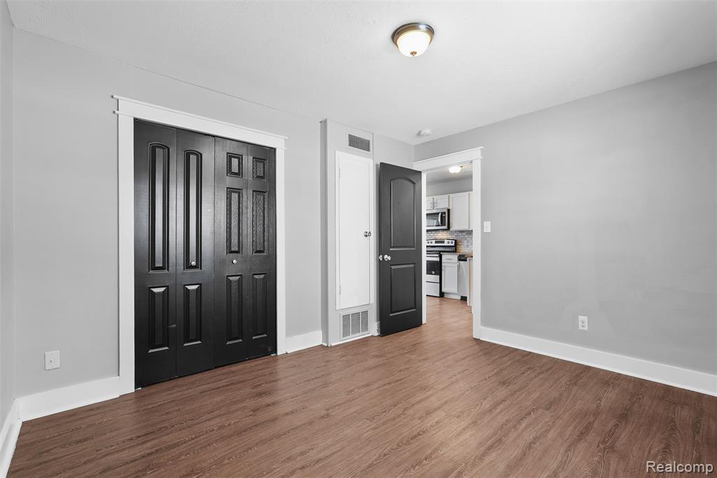 4403 Crooks Road Royal Oak, MI 48073 - Photo 9 of 11