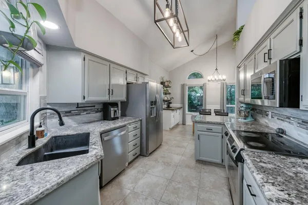 $465,000 | 288 West Magill Avenue, Clovis, CA 93612