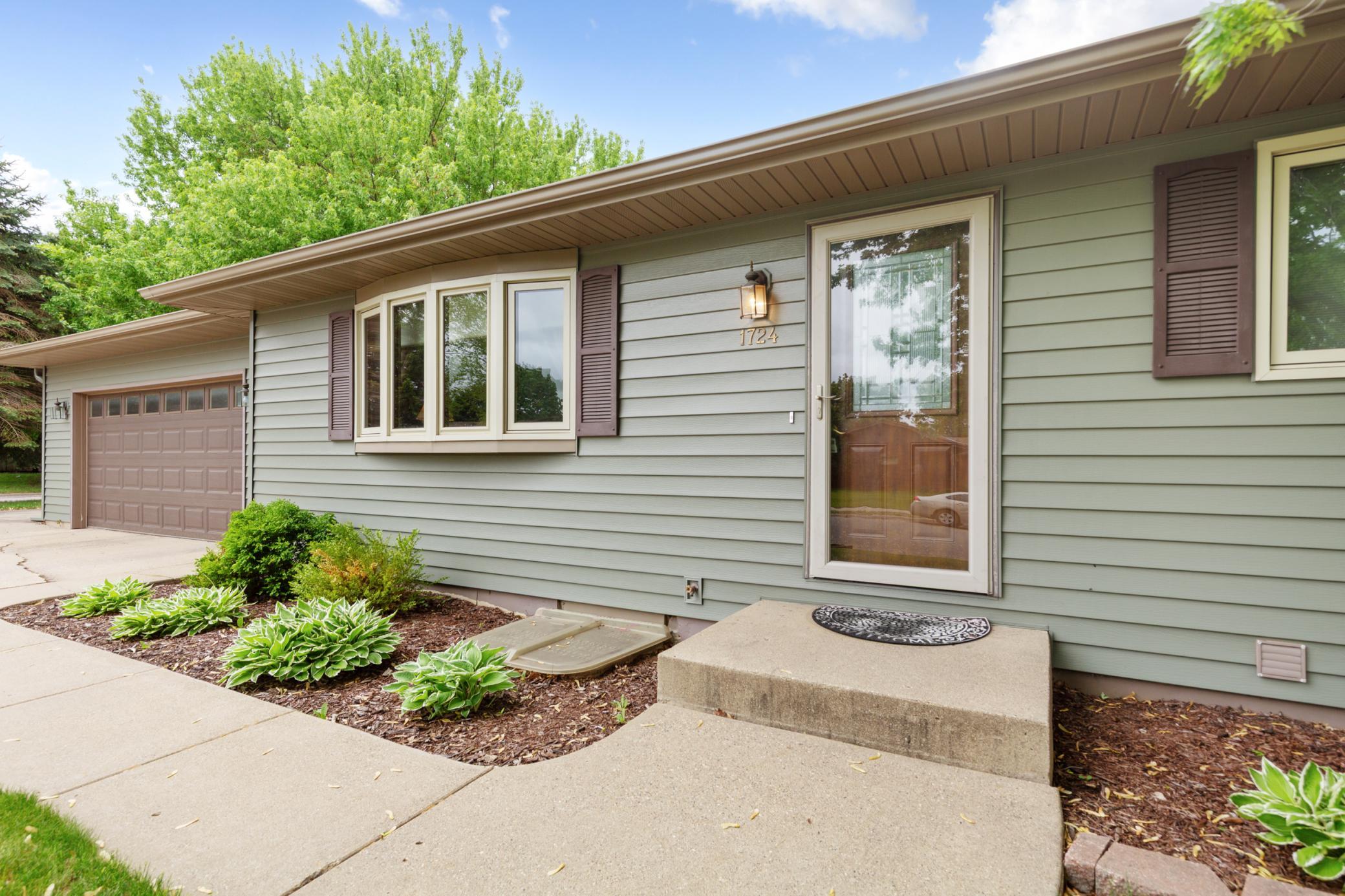 1724 Prairie Avenue Southwest Faribault, MN 55021 - Photo 5 of 34