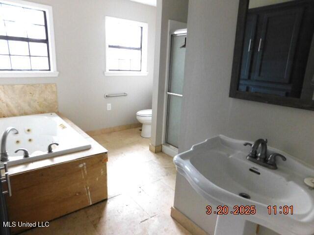 165 Christian College Road Senatobia, MS 38668 - Photo 17 of 22 SaloneBath1