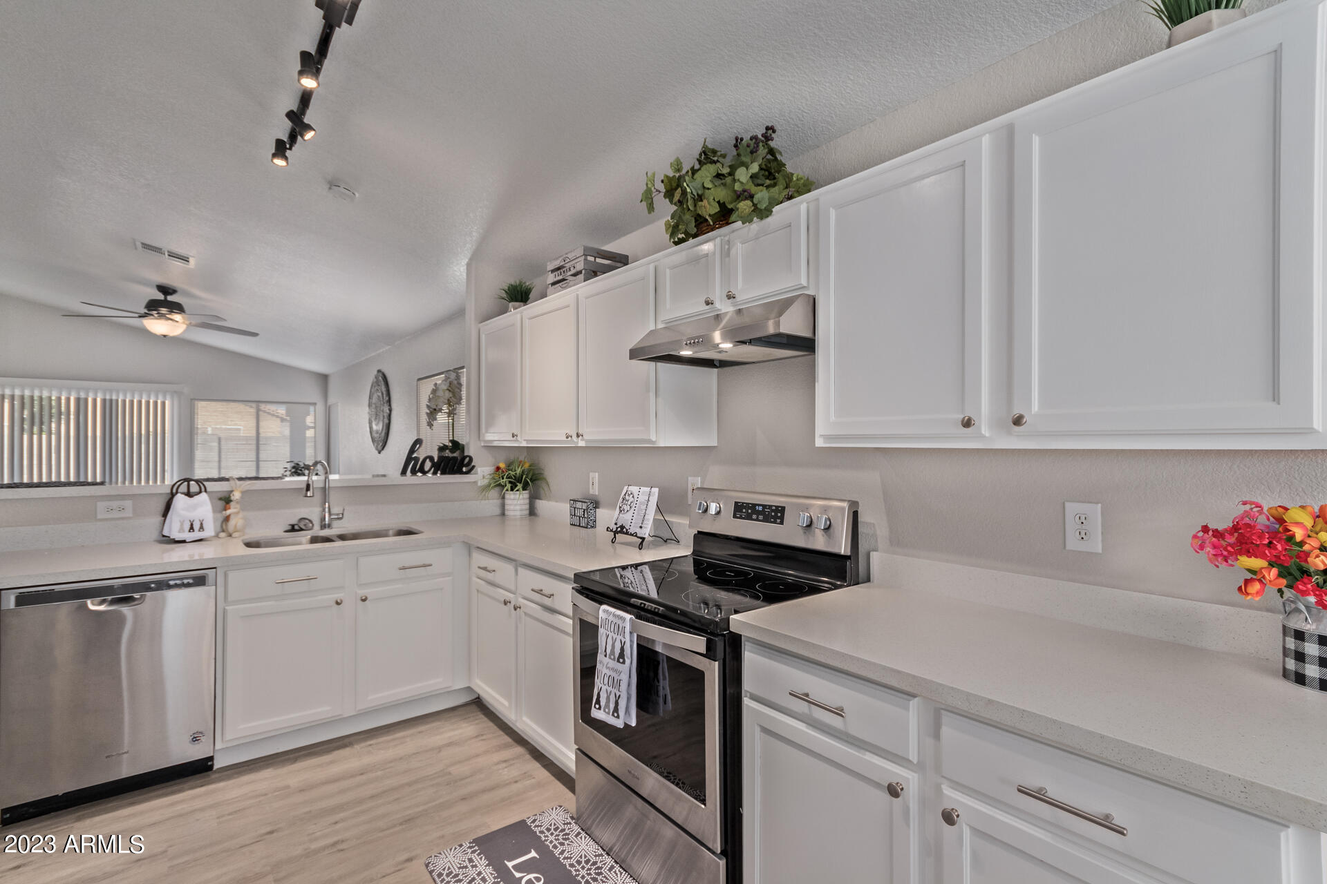 10440 West Granada Road Avondale, AZ 85392 - Photo 2 of 28 Kitchen