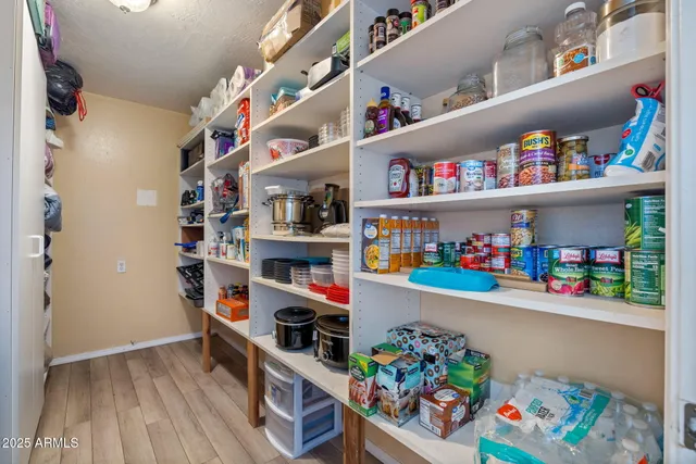 a kitchen that has a stove and a refrigerator