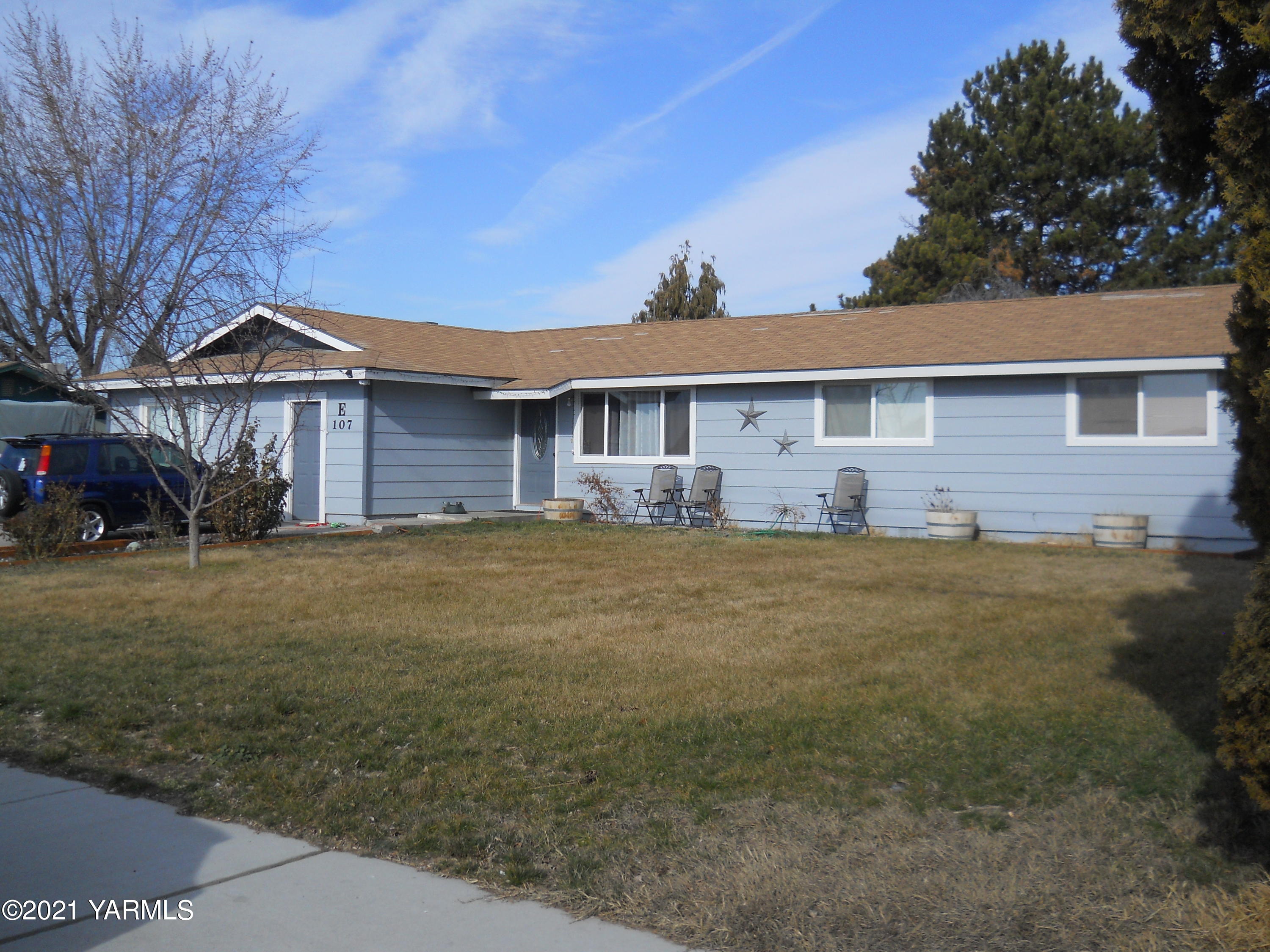 107 East Bonnieview Road Grandview, WA 98930 - Photo 1 of 24 a front view of house with yard and green space