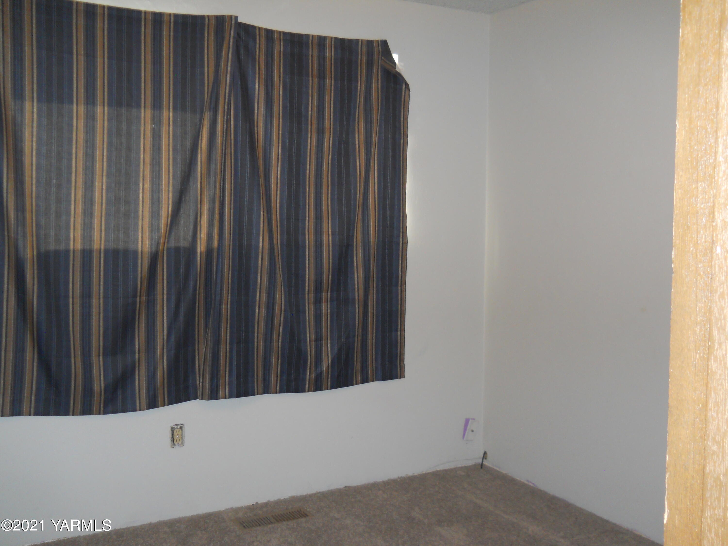 107 East Bonnieview Road Grandview, WA 98930 - Photo 14 of 24 a view of wooden door