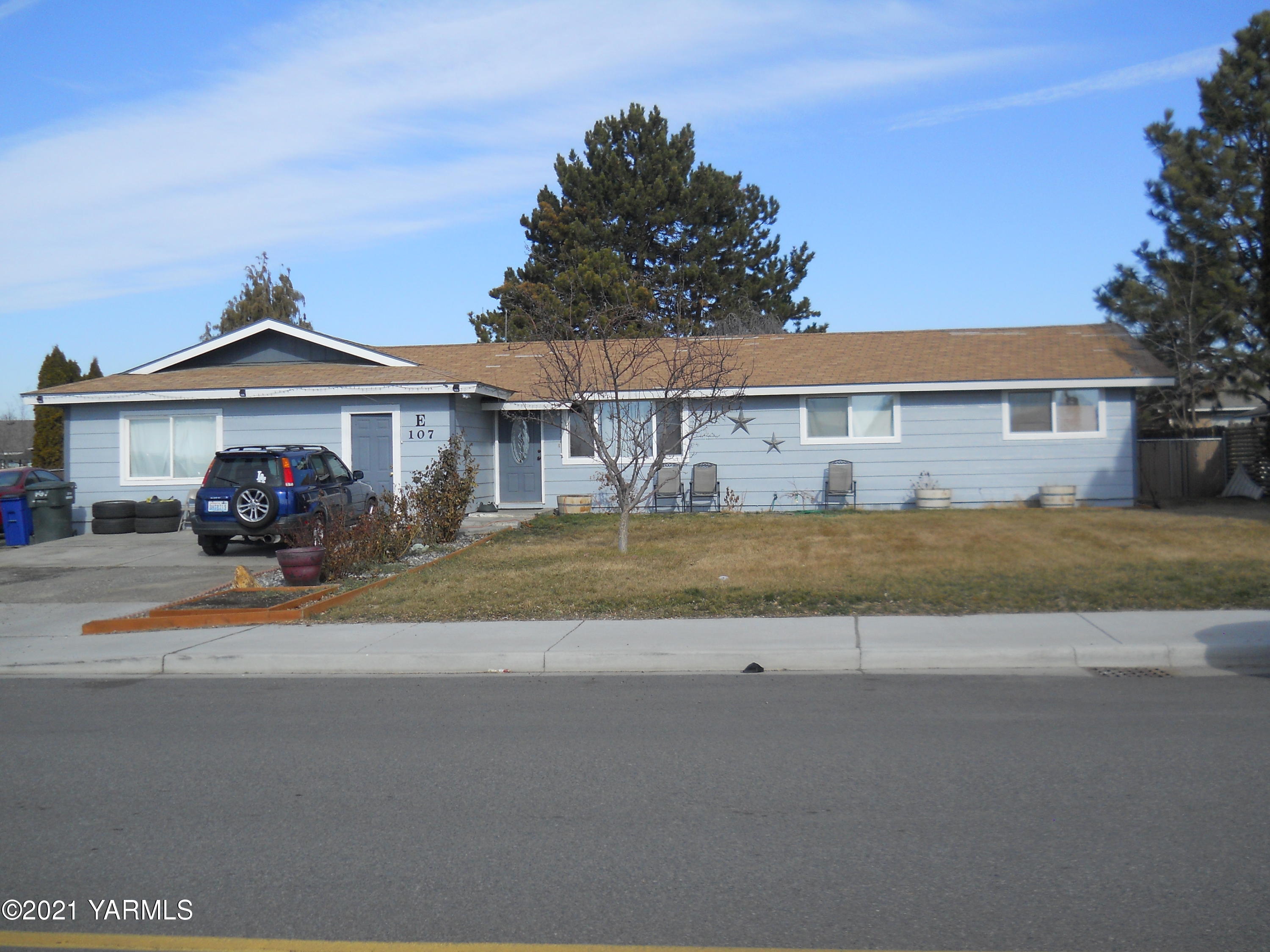 107 East Bonnieview Road Grandview, WA 98930 - Photo 23 of 24 a front view of a house with a yard