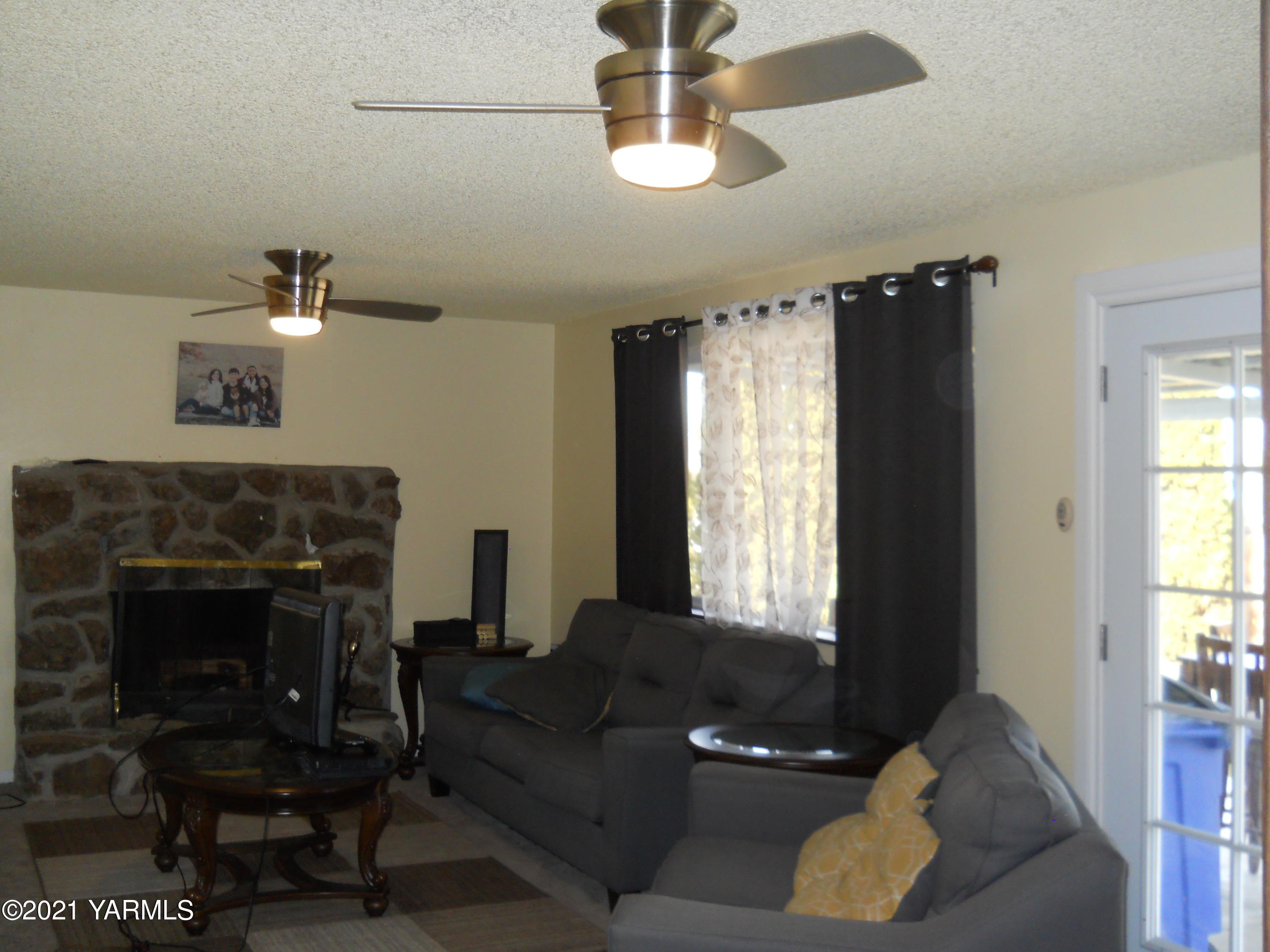 107 East Bonnieview Road Grandview, WA 98930 - Photo 5 of 24 a living room with furniture and a fireplace