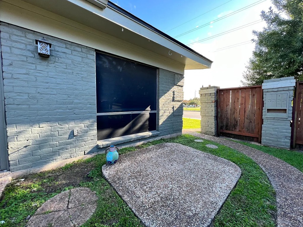 612 West 51st Street, Unit 101 Austin, TX 78751 - Photo 10 of 11 a view of a backyard with a barn