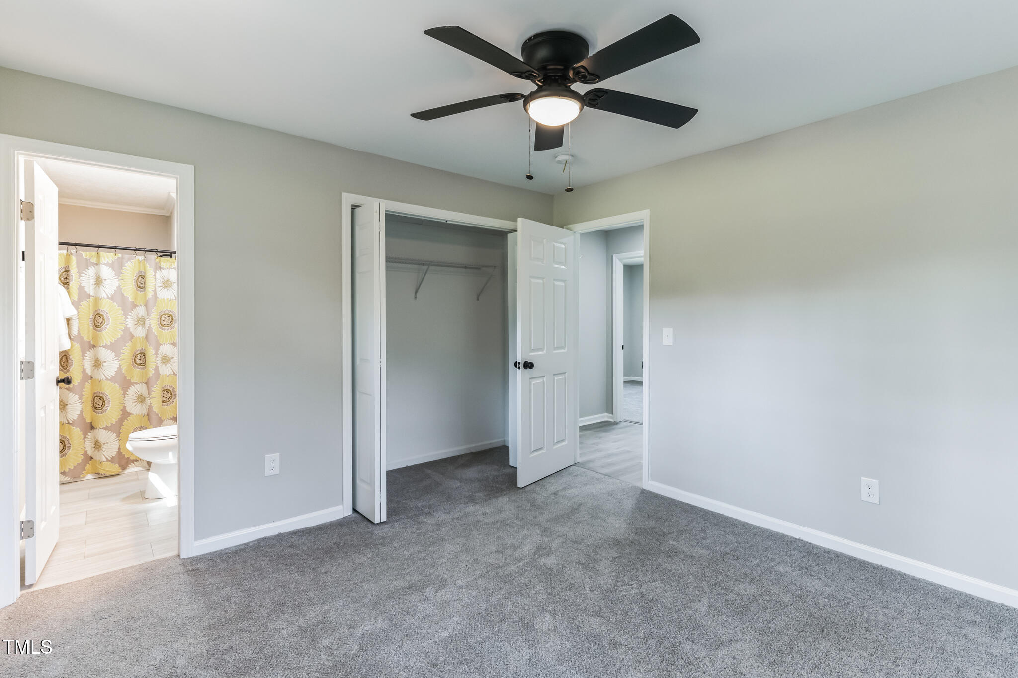 2395 Highway 210 Garland, NC 28441 - Photo 21 of 30 en empty room with window and a ceiling fan