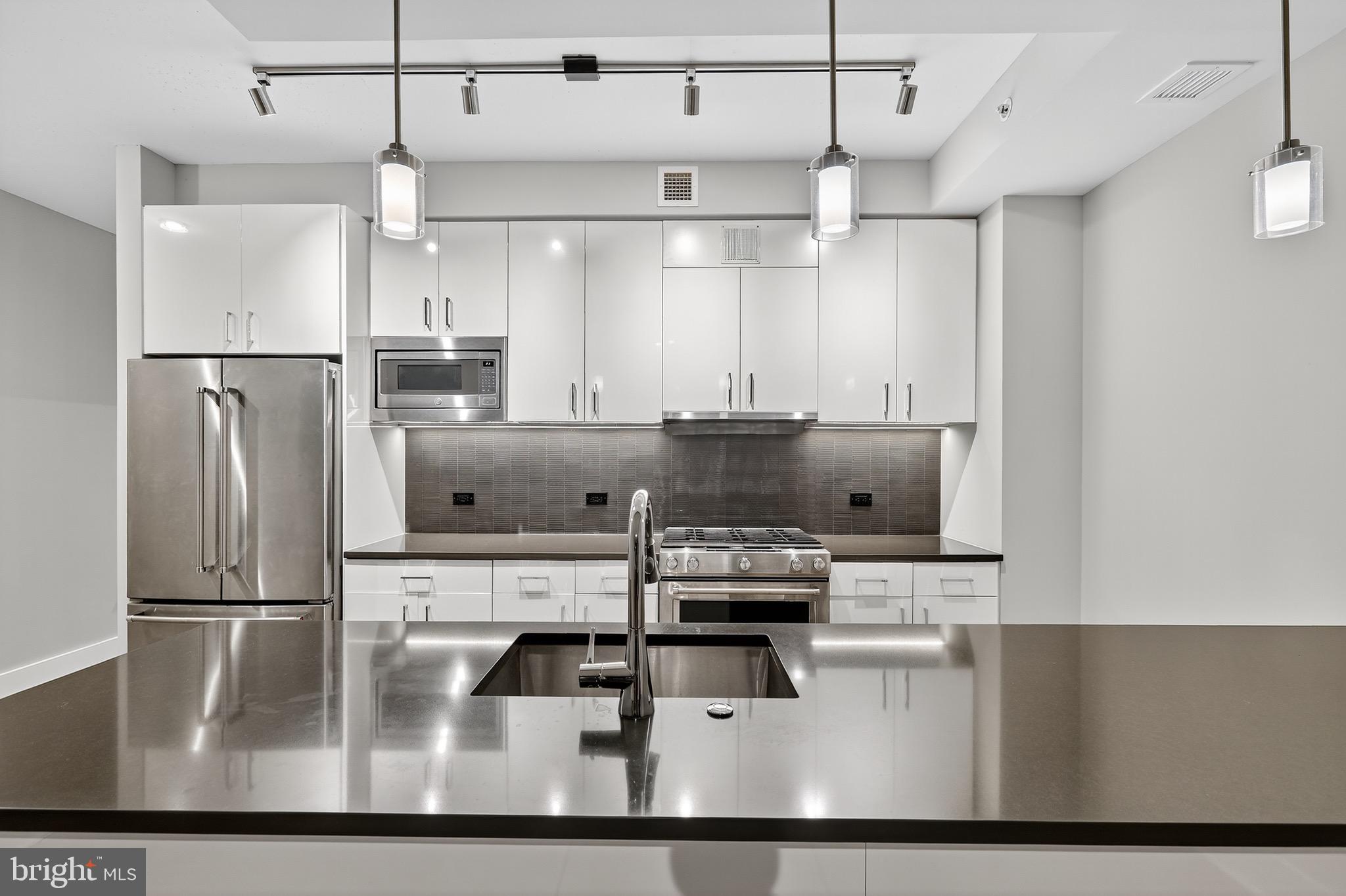 88 V Street Southwest, Unit 509 Washington, DC 20024 - Photo 3 of 36