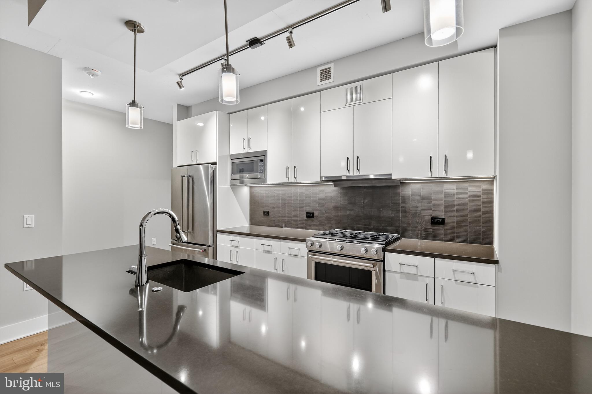 88 V Street Southwest, Unit 509 Washington, DC 20024 - Photo 4 of 36