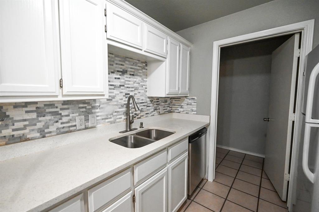 502 North Sewell Drive, Unit B Decatur, TX 76234 - Photo 4 of 10