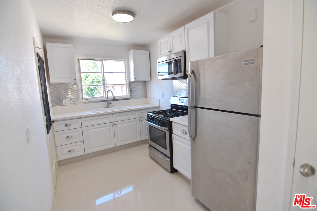 4051 Abourne Road, Unit D Los Angeles, CA 90008 - Photo 2 of 10
