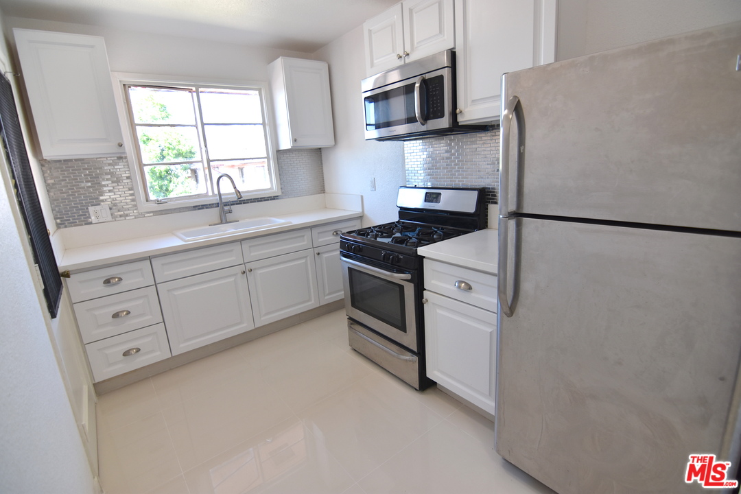 4051 Abourne Road, Unit D Los Angeles, CA 90008 - Photo 5 of 10