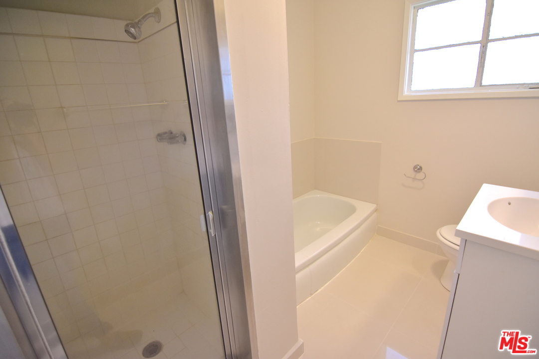 4051 Abourne Road, Unit D Los Angeles, CA 90008 - Photo 6 of 10