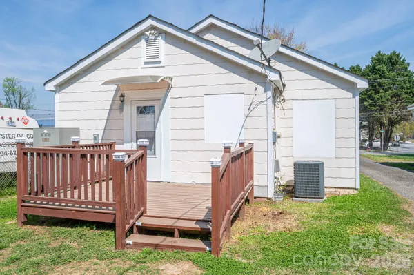a view of a house with a yard and deck