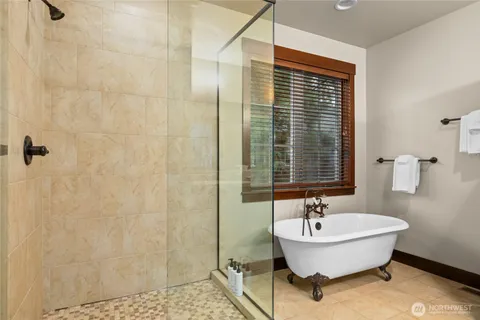 a view of entryway and hall