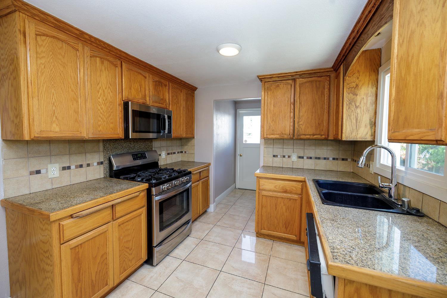 825 Wheatley Avenue Modesto, CA 95351 - Photo 11 of 24