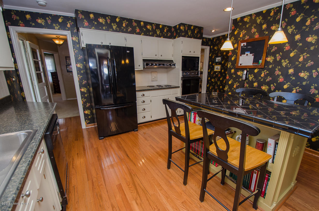7911 Circle Crest Road Louisville, KY 40241 - Photo 7 of 39 Warm hardwood floors.