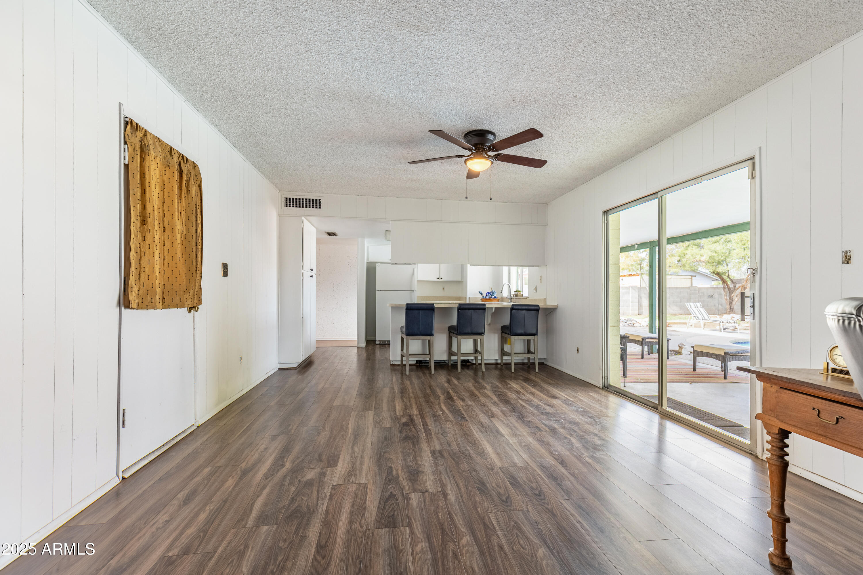 2136 West Sharon Avenue Phoenix, AZ 85029 - Photo 3 of 28 AS_Kyle Gere - 003