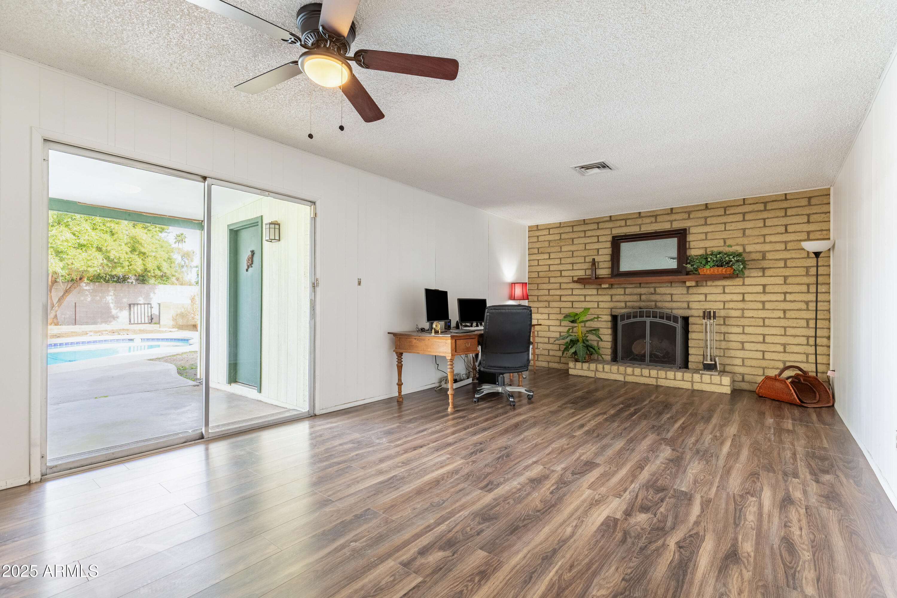 2136 West Sharon Avenue Phoenix, AZ 85029 - Photo 4 of 28 AS_Kyle Gere - 006