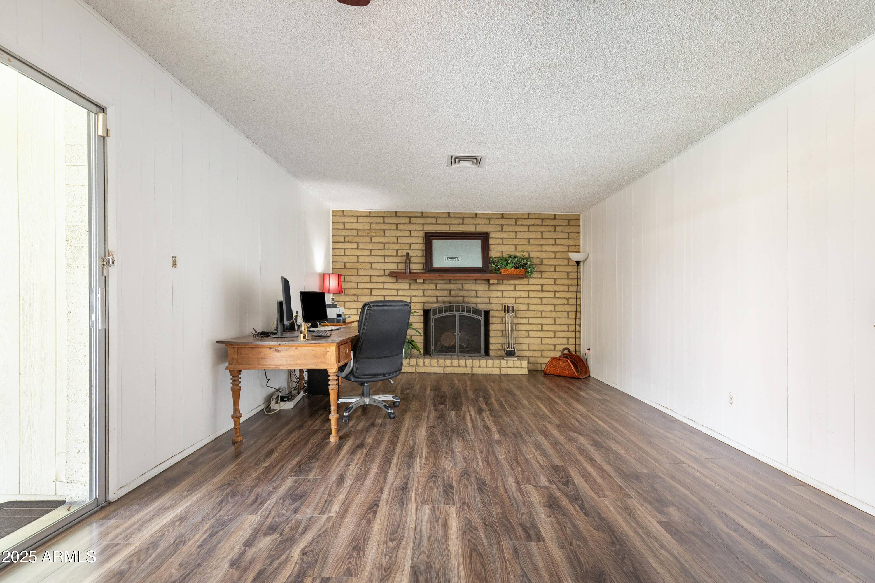 2136 West Sharon Avenue Phoenix, AZ 85029 - Photo 5 of 28 AS_Kyle Gere - 005