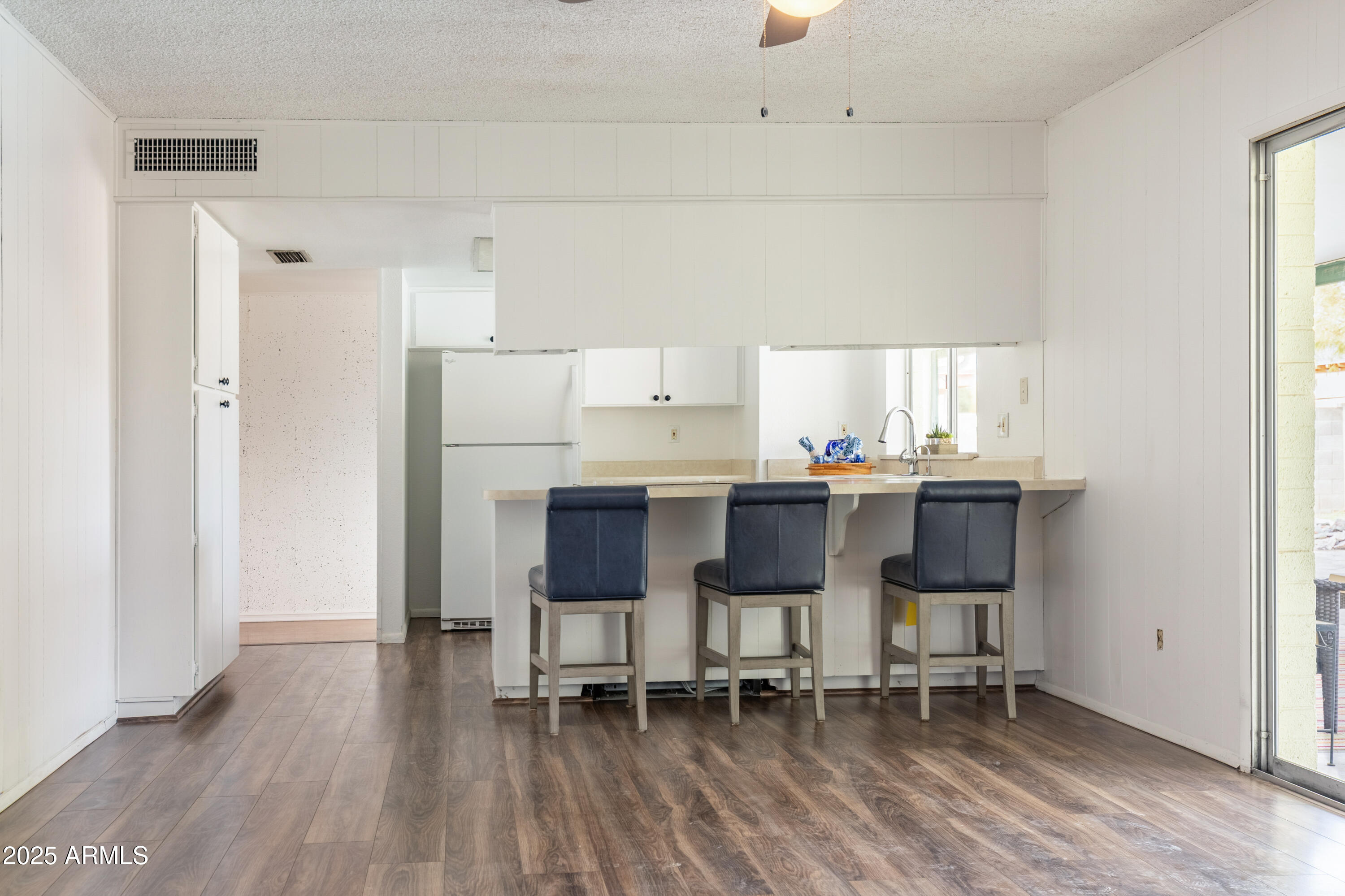 2136 West Sharon Avenue Phoenix, AZ 85029 - Photo 7 of 28 AS_Kyle Gere - 004