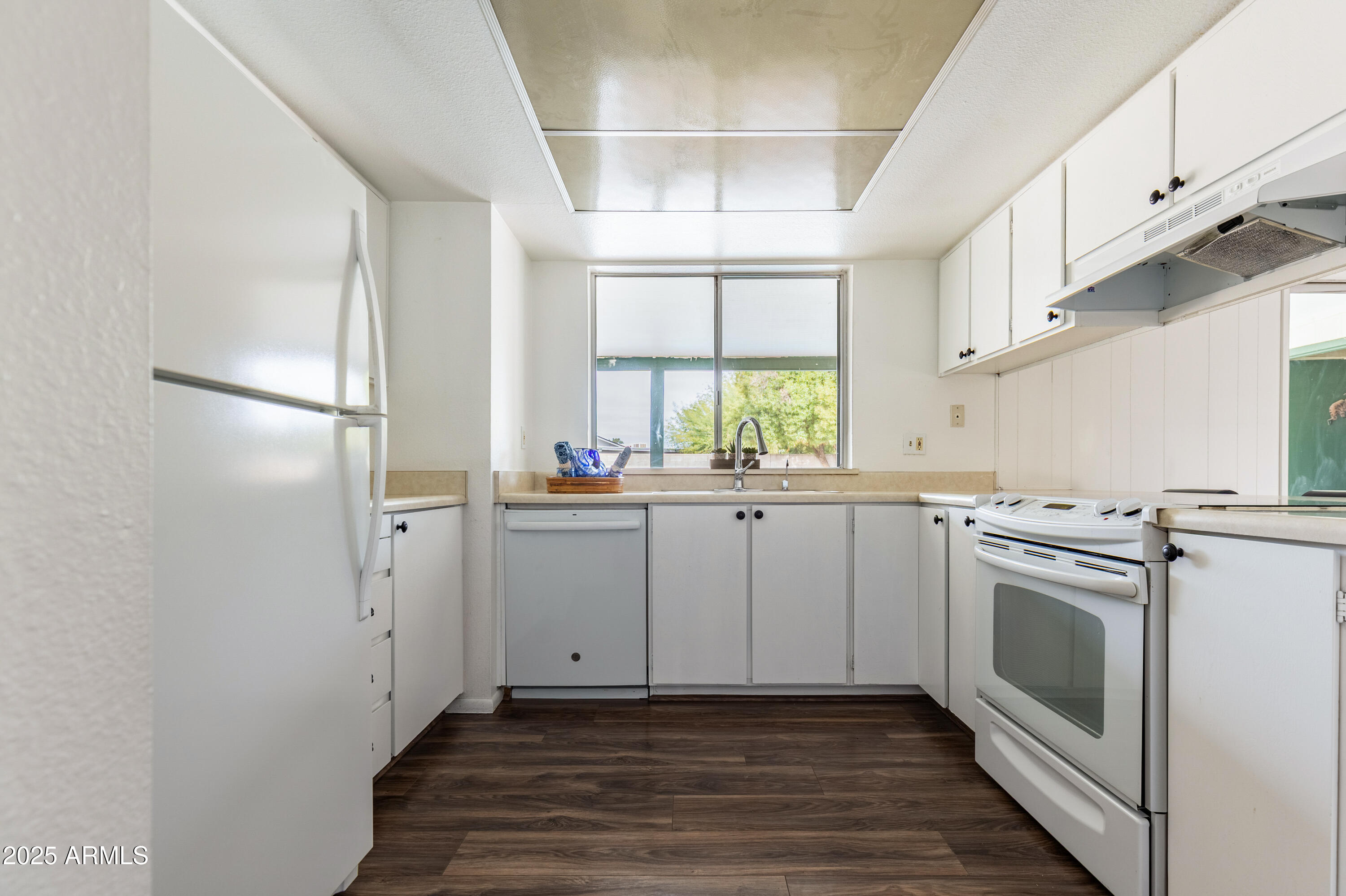 2136 West Sharon Avenue Phoenix, AZ 85029 - Photo 9 of 28 AS_Kyle Gere - 001