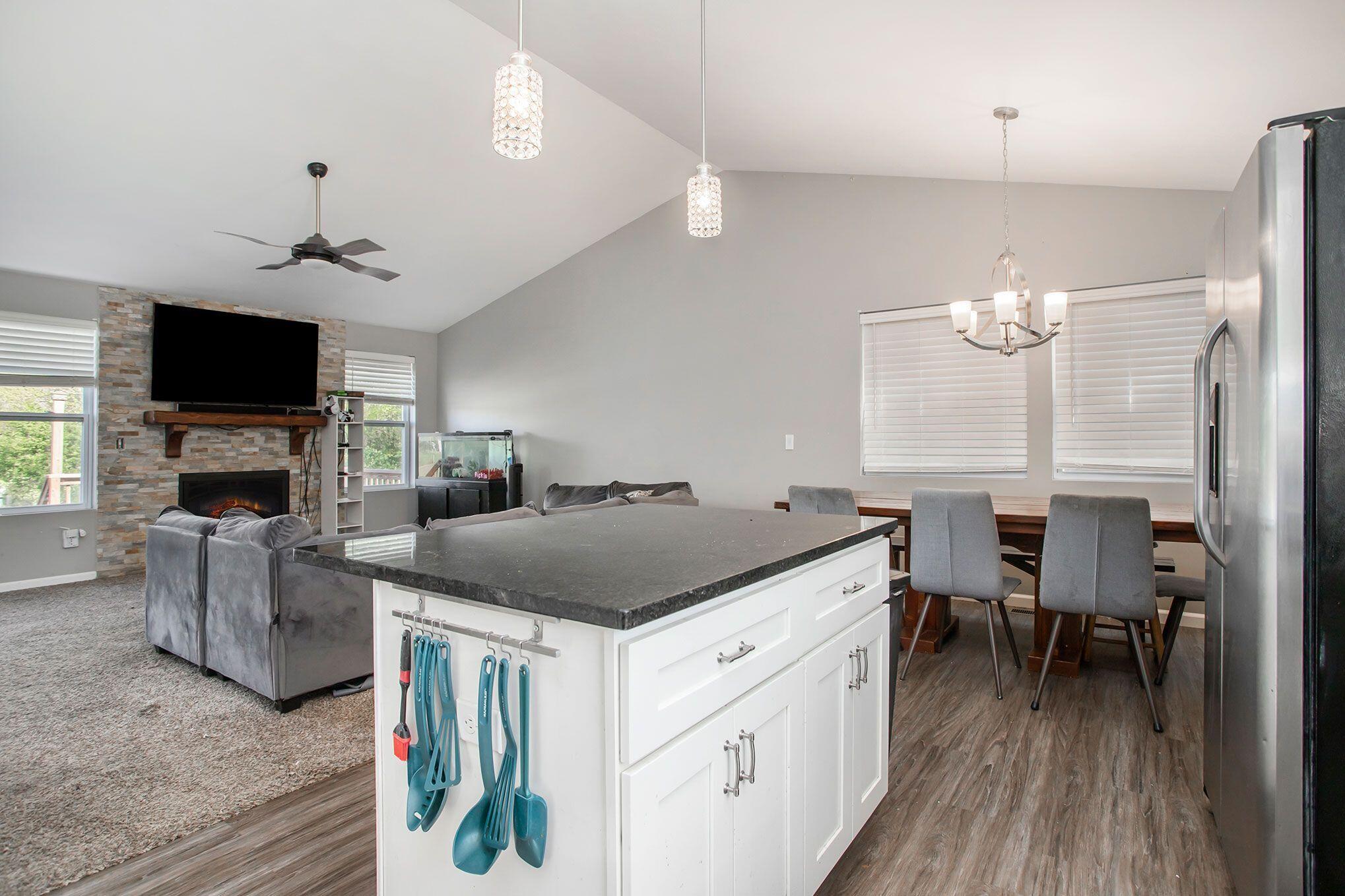 71300 Ilean Road Edwardsburg, MI 49112 - Photo 5 of 19 15
