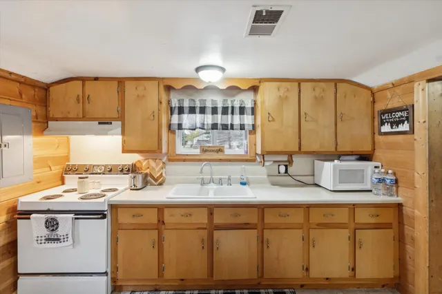 $189,900 | 5626 South Jeffs Road, Unit B, Falmouth, MI 49632