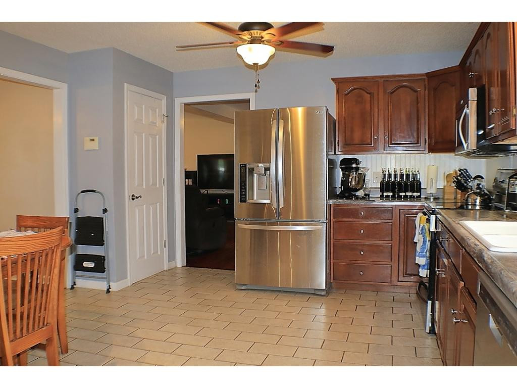 856 South Austin Springs Road Johnson City, TN 37601 - Photo 6 of 36 Kitchen