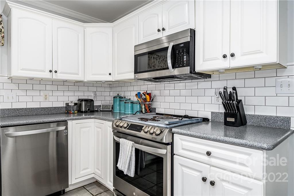 2115 Robinson Road Newton, NC 28658 - Photo 11 of 37 Gallery Image 11