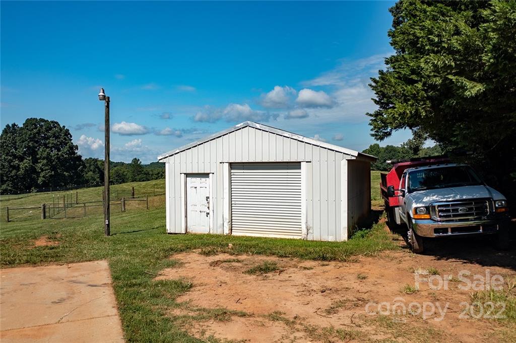 2115 Robinson Road Newton, NC 28658 - Photo 29 of 37 Gallery Image 29