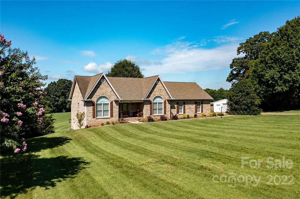 2115 Robinson Road Newton, NC 28658 - Photo 3 of 37 Gallery Image 3