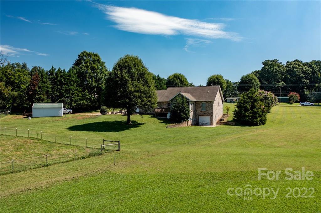 2115 Robinson Road Newton, NC 28658 - Photo 31 of 37 Gallery Image 31