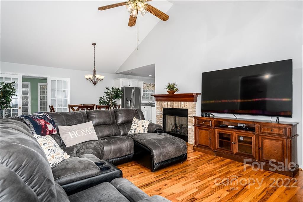 2115 Robinson Road Newton, NC 28658 - Photo 6 of 37 Gallery Image 6